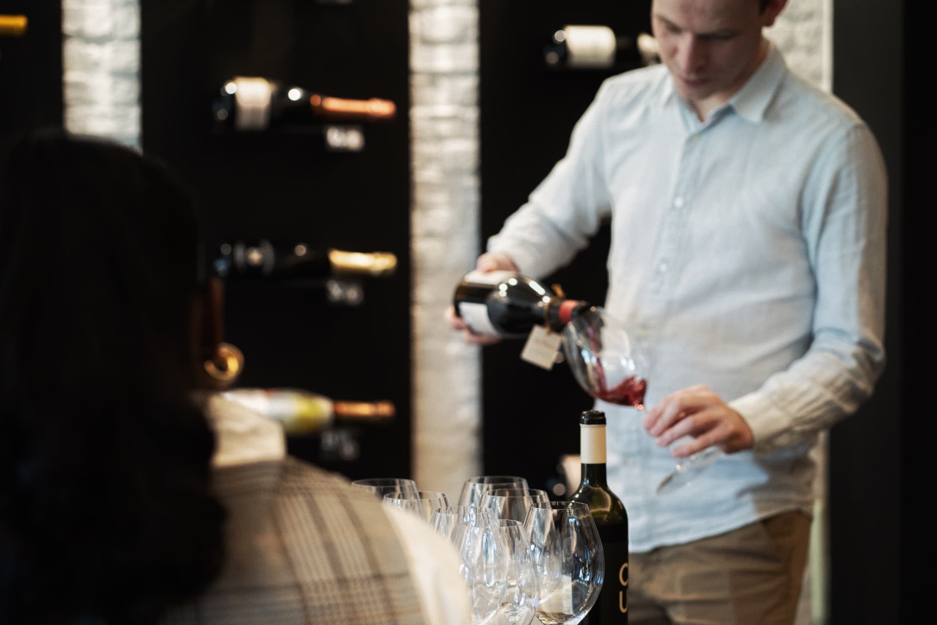 Wijn inschenken bij The Fine Wine Gang